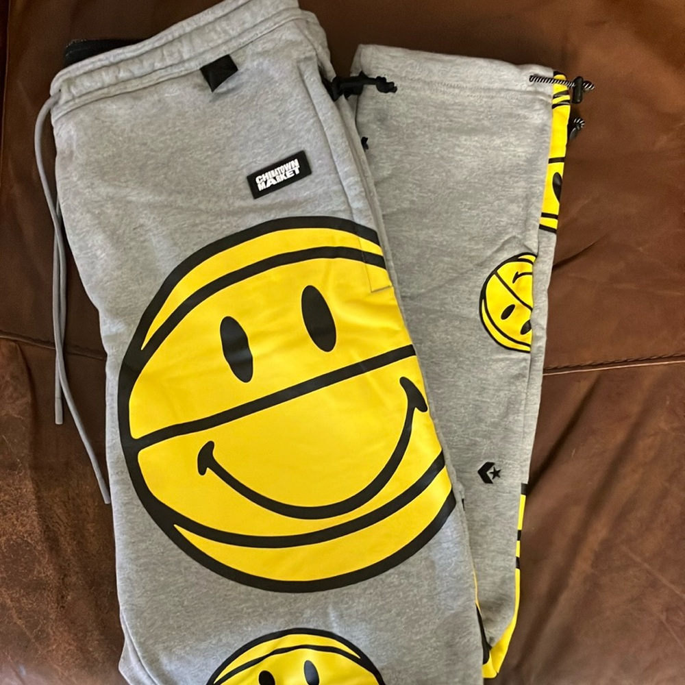 Converse Smiley Gray Joggers